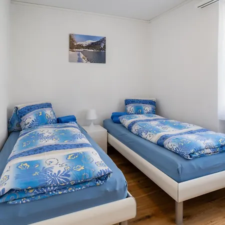 4 Zi Familienwohnung Haus Ravaisch 14 Dorf Eg アパート